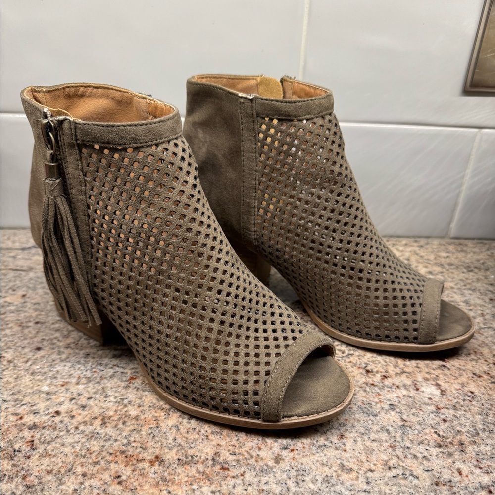 Qupid Peep Toe Perforated booties Size 7.5